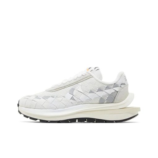 나이키 x 사카이 x 장 폴 고티에 LD베이퍼와플 믹스 로우 화이트 세일 DR5209-100