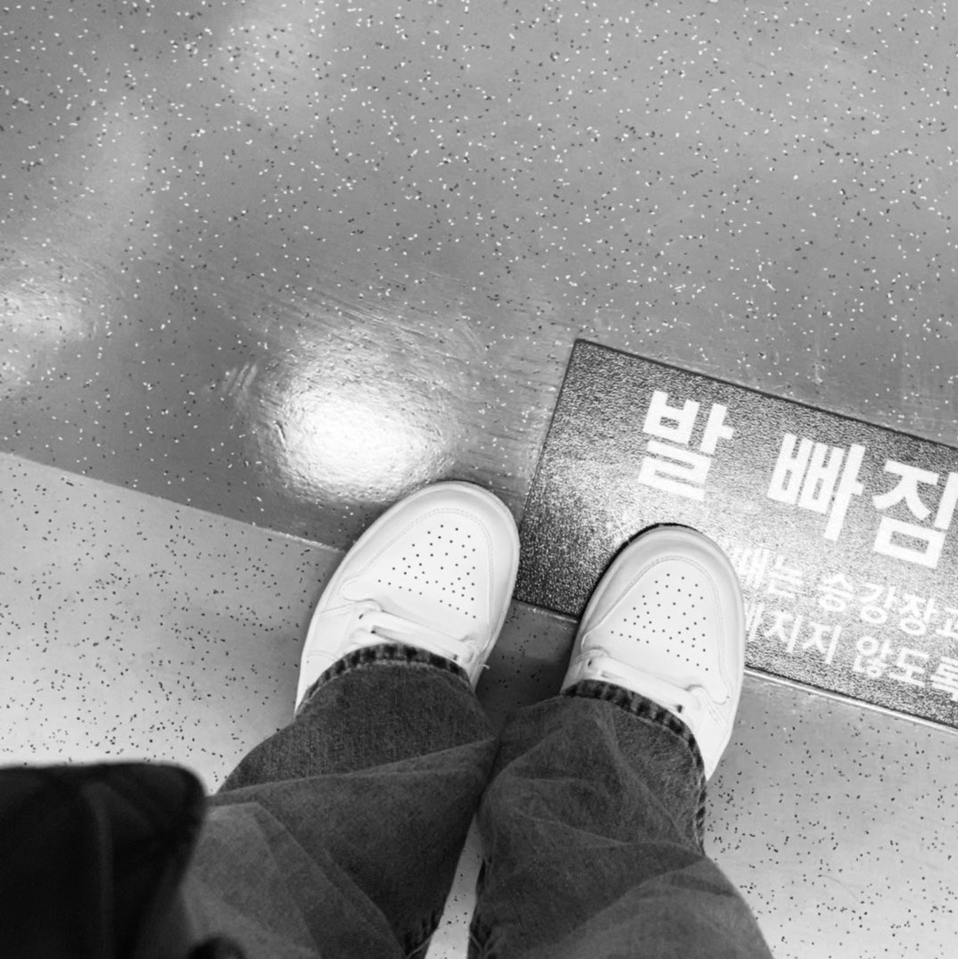 조던 1 로우 트리플 화이트 2020 AO9944-111 photo review