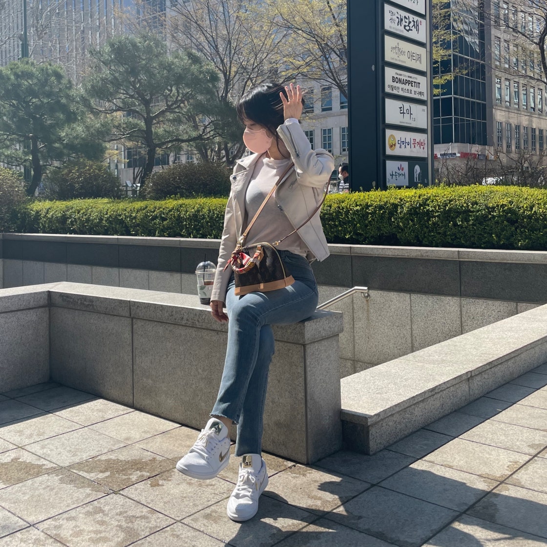 조던 1 로우 SE 화이트 메탈릭 골드 CZ4776-100 photo review