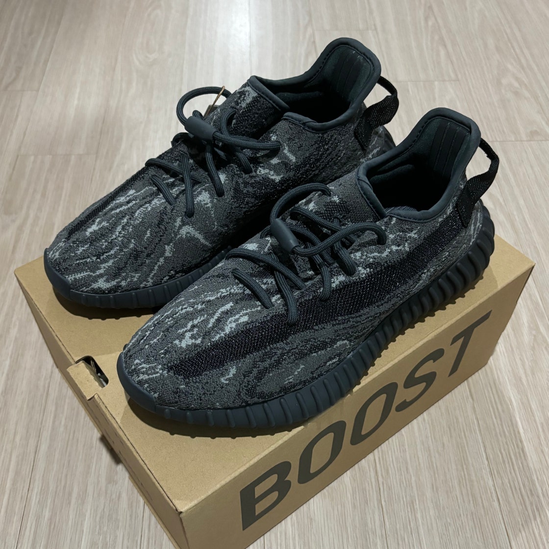 아디다스 이지 부스트 350 V2 MX 다크 솔트 ID4811 photo review