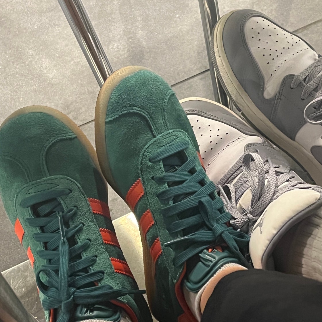 아디다스 가젤 컬리지에이트 그린 프리러브 레드 IG6200 photo review